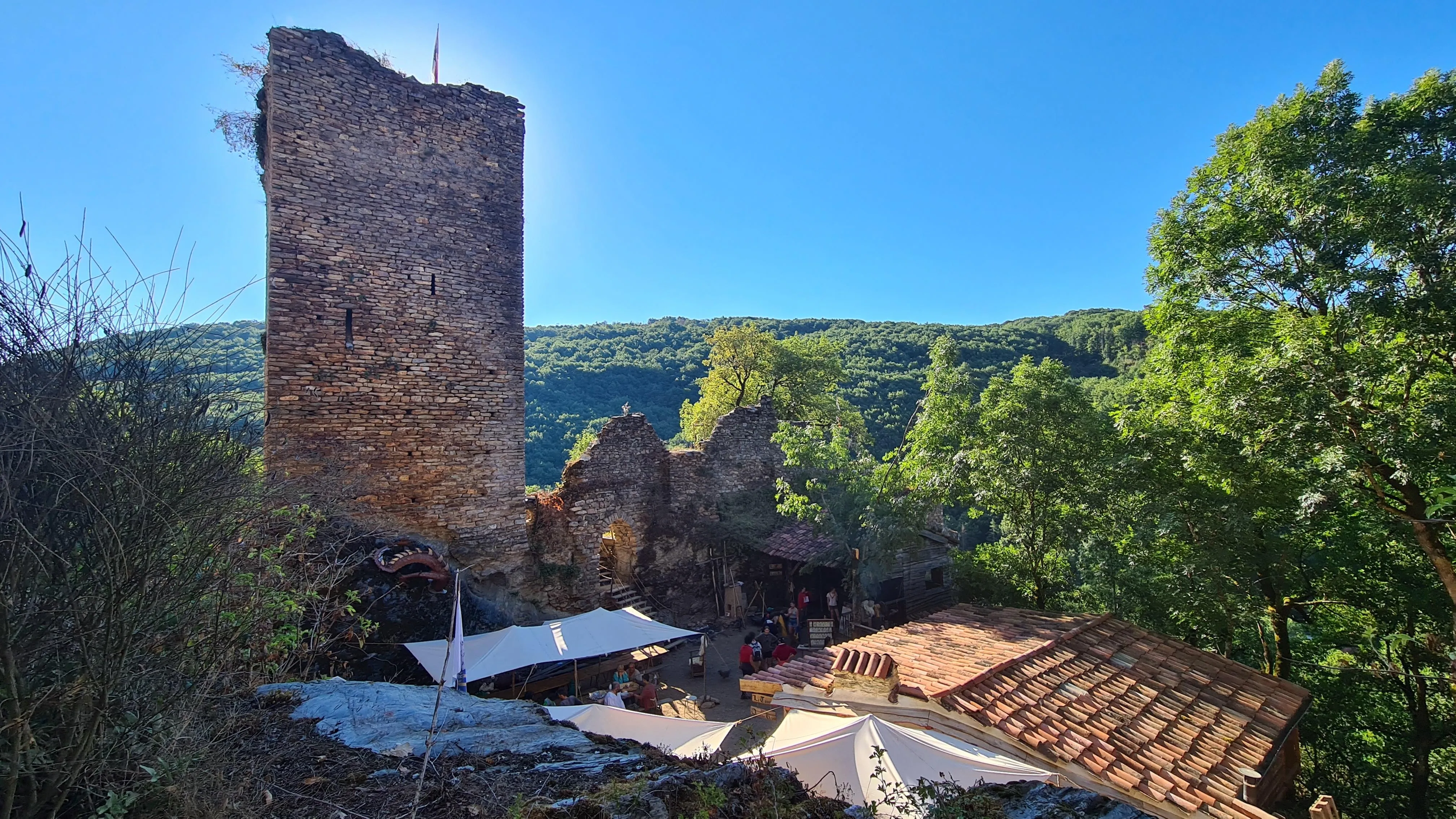 Château — Chantier mensuel au château médiéval de Castelroc, Terre-de-Bancalié